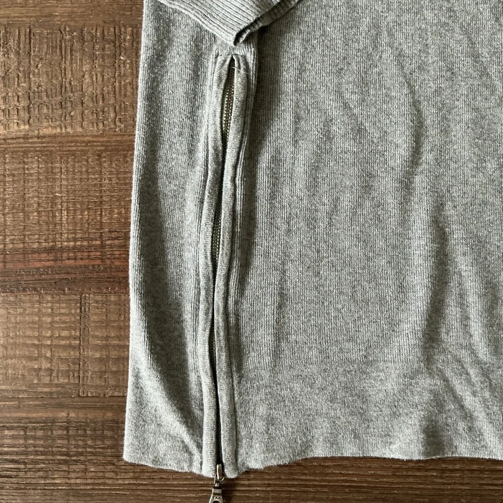 Cullen  Gray Women's Crew Neck Sweater